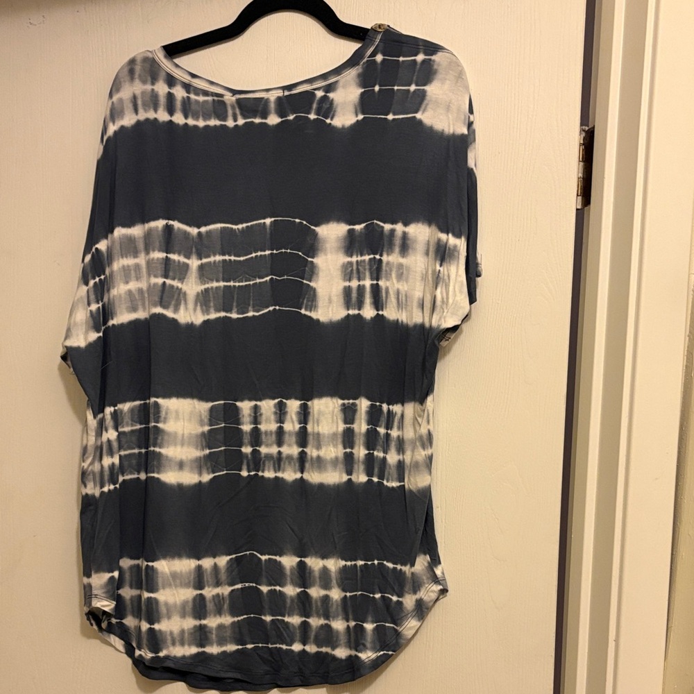 NWT-Women's Blue Tie-Dye Top - Picture 3 of 5